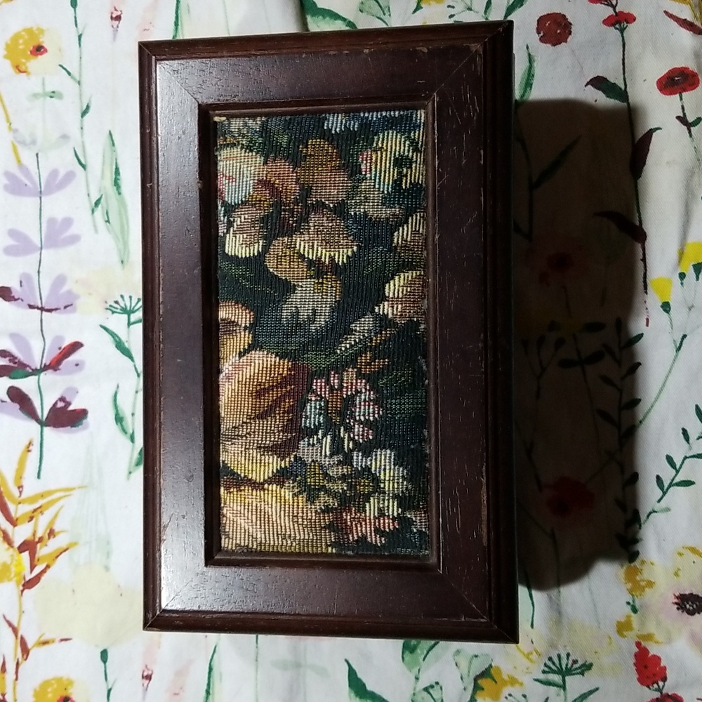 Embroidered Style Jewelry Box: CMPR2